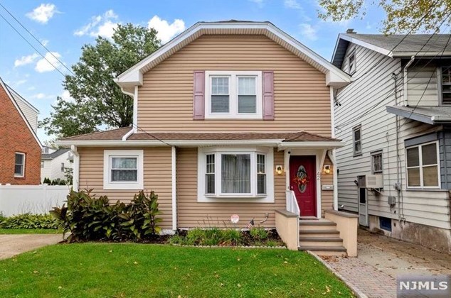 42 Arlington Blvd, North Arlington, NJ 07031-5844
