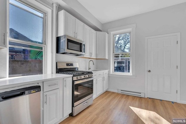 409 6th St #1, Union City, NJ 07087