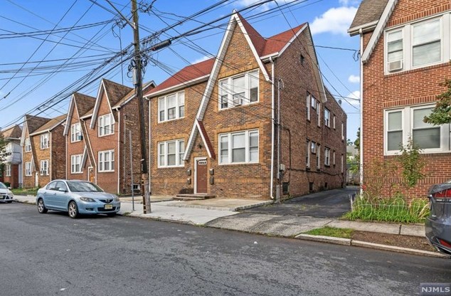 437-439 Kerrigan Blvd, Newark, NJ 07106
