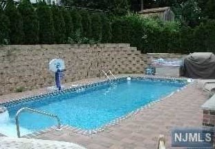 710 7th St, Carlstadt, NJ 07072