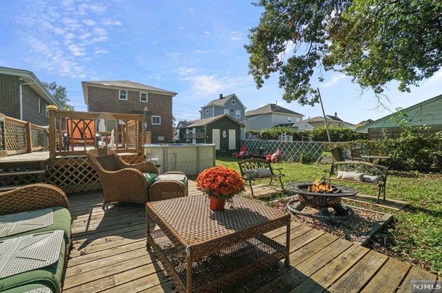 401 Page Ave, Lyndhurst NJ  07071-2417 exterior