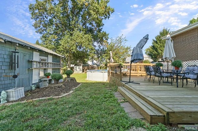 401 Page Ave, Lyndhurst NJ  07071-2417 exterior