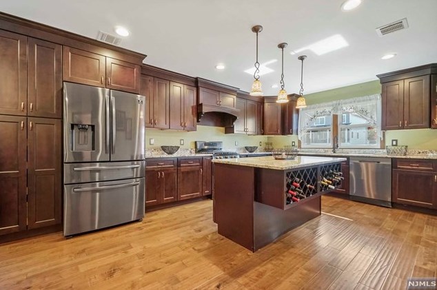 401 Page Ave, Lyndhurst NJ  07071-2417 exterior