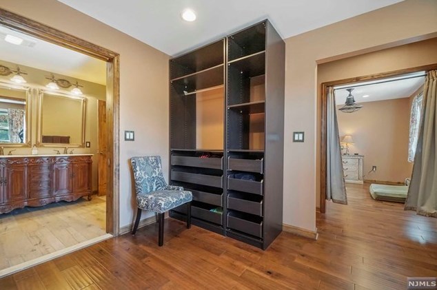 401 Page Ave, Lyndhurst NJ  07071-2417 exterior