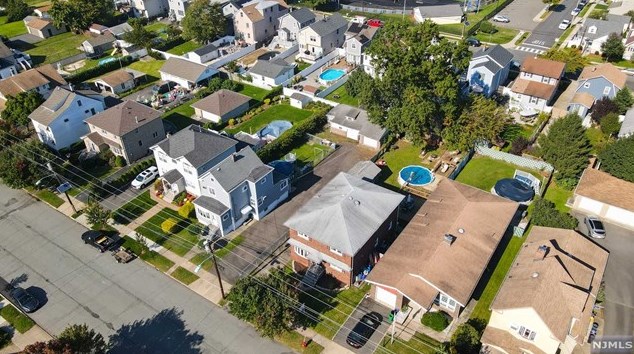 401 Page Ave, Lyndhurst NJ  07071-2417 exterior