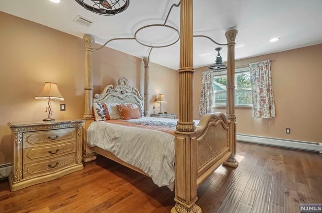 401 Page Ave, Lyndhurst NJ  07071-2417 exterior