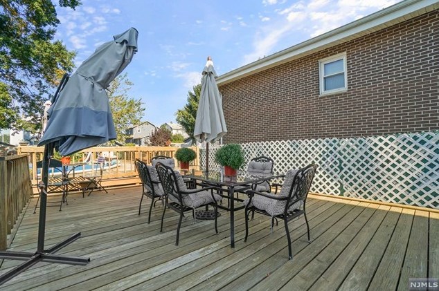 401 Page Ave, Lyndhurst NJ  07071-2417 exterior