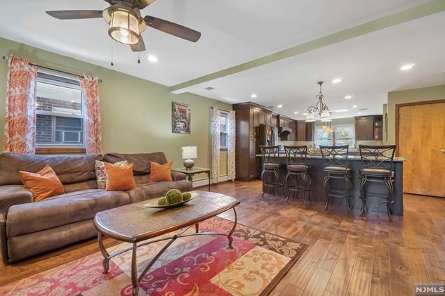 401 Page Ave, Lyndhurst NJ  07071-2417 exterior