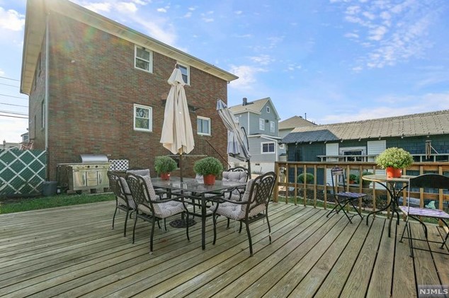 401 Page Ave, Lyndhurst NJ  07071-2417 exterior