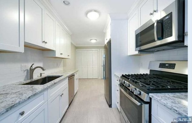 38 Holiday Ct, Westwood NJ  07675-5708 exterior