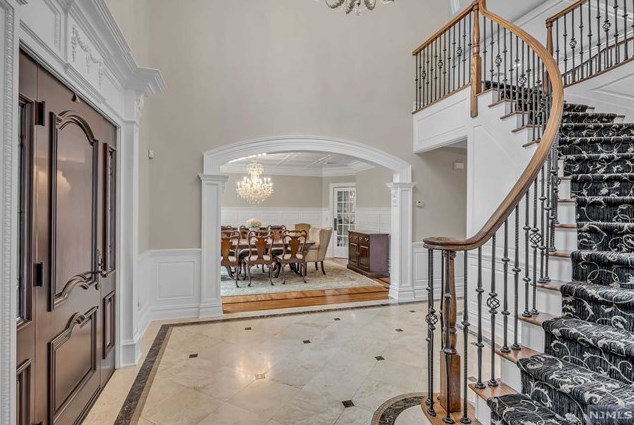 32 Timberlane Rd, Upper Saddle River, NJ 07458