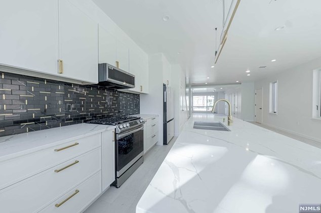 72 W Ruby Ave #b, Palisades Park, NJ 07650