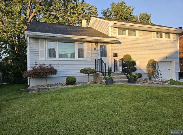10 Eldorado Ct, Rochelle Park, NJ 07662