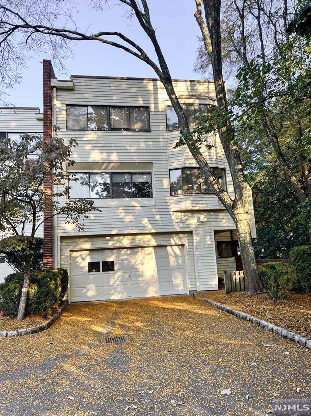 1 Durar Ave #1, Ridgewood, NJ 07450