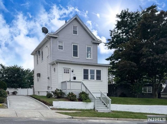 744 New Jersey Ave, Lyndhurst, NJ 07071