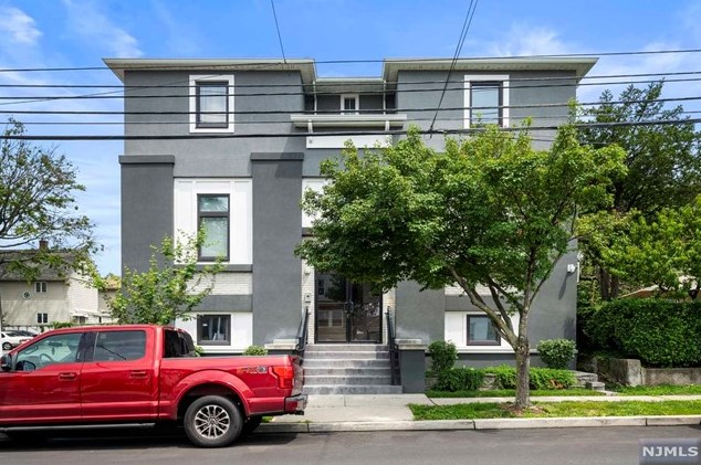575 Hoboken Rd #8, Carlstadt, NJ 07072