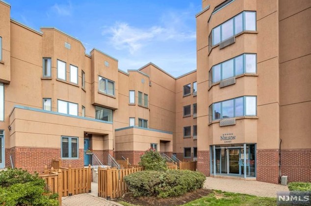 307 Nelson Ct, Edgewater, NJ 07020
