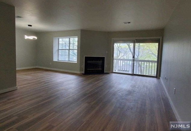 523 Windsor Dr, Palisades Park, NJ 07650