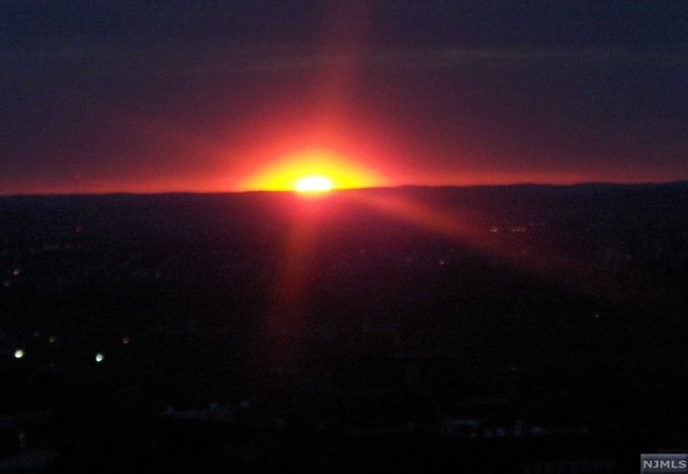 2000 Linwood Ave, West Fort Lee NJ  07024-3001 exterior