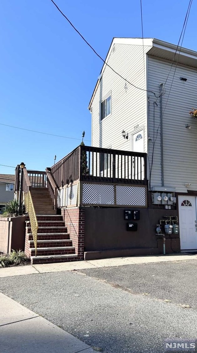 752 River Dr, Outwater, NJ 07026