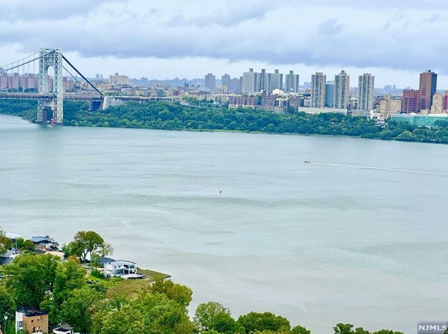 6 Horizon Rd, West Fort Lee NJ 07024-6601 exterior