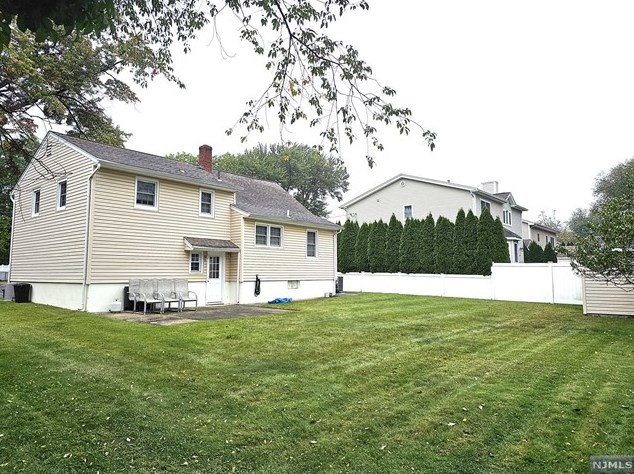 116 6th St, Cresskill, NJ 07626