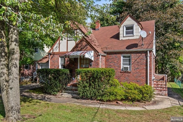 448 Knickerbocker Rd, Cresskill, NJ 07626