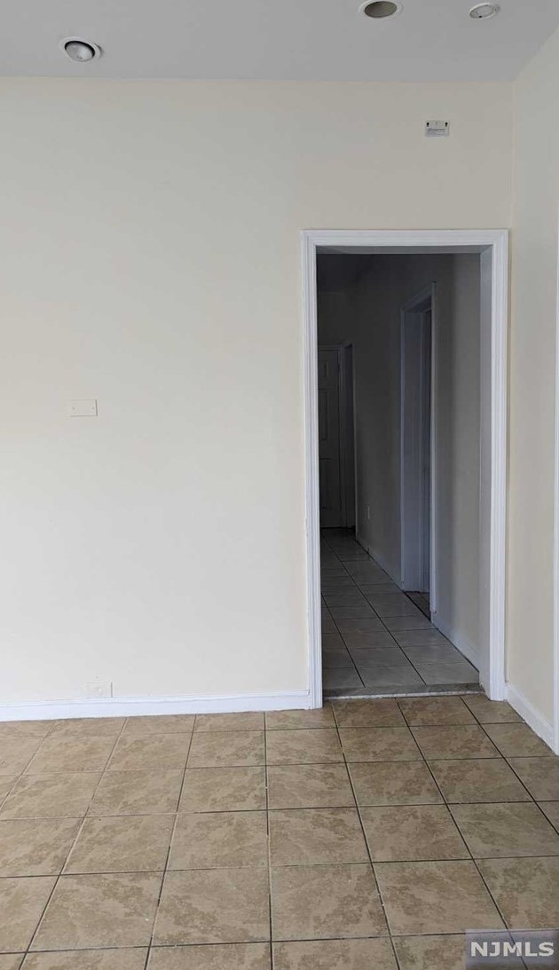 471 E 26th St, Paterson, NJ 07514