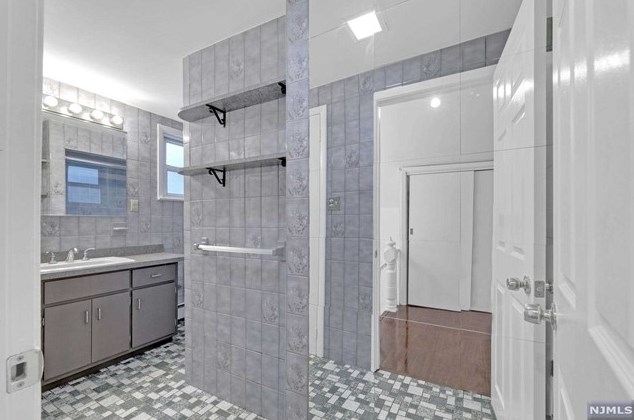 549 Freeman St, Lyndhurst NJ  07071-1909 exterior