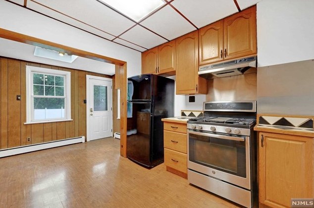 549 Freeman St, Lyndhurst NJ  07071-1909 exterior