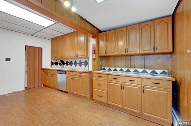 549 Freeman St, Lyndhurst NJ  07071-1909 exterior