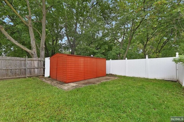 549 Freeman St, Lyndhurst NJ  07071-1909 exterior