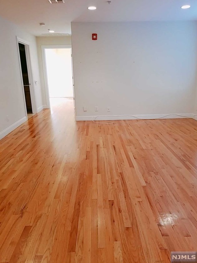 11 East Brinkerhoff Ave #101, Palisades Park, NJ 07650