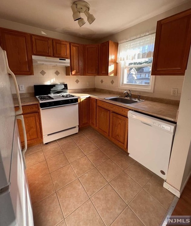 703 Ten Eyck Ave #2, Lyndhurst, NJ 07071