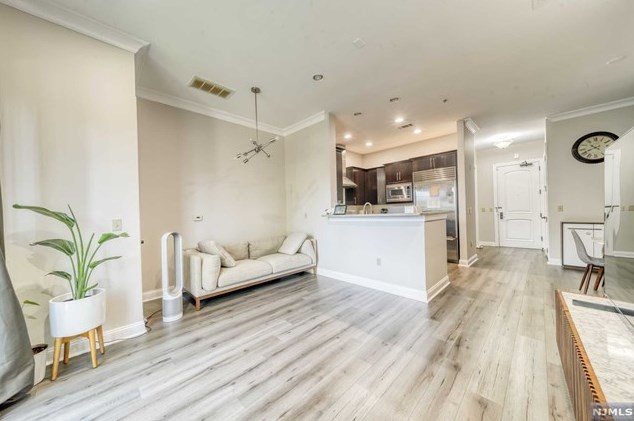 1109 The Plz, Tenafly NJ  07670-1060 exterior