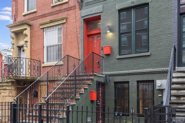 814 Ocean Ave, Jersey City, NJ 07304-2755
