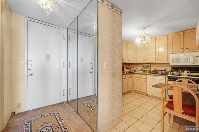 555 North Ave #16n, West Fort Lee, NJ 07024