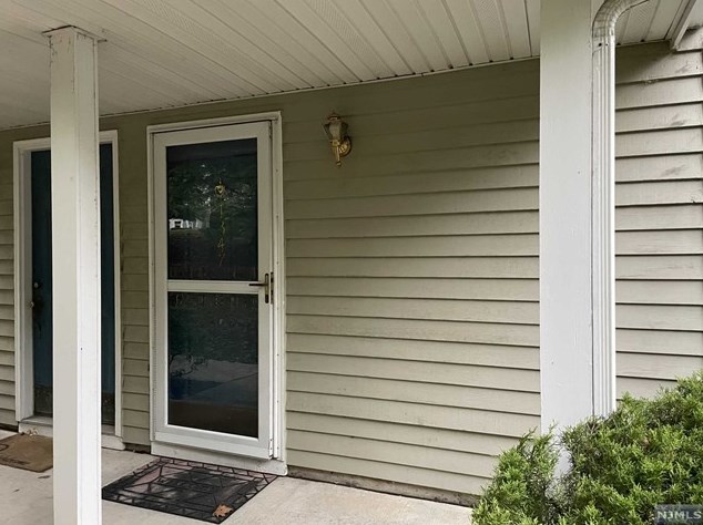 1347 Paddington Rd, Mahwah, NJ 07430