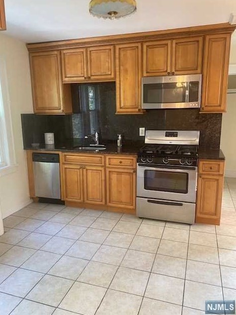 81 Brook St, Bergenfield NJ  07621-3007 exterior