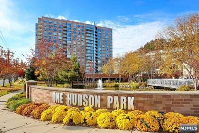1028 Hudson Park - Photo 1