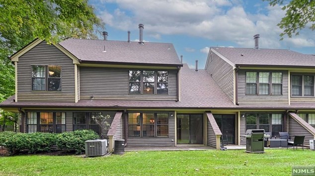 21 Plymouth Alley #e, West Milford, NJ 07480