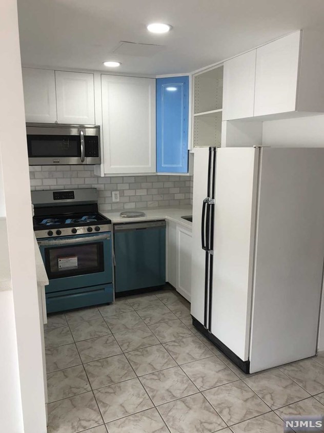 30 President St #3, East Newark, NJ 07029