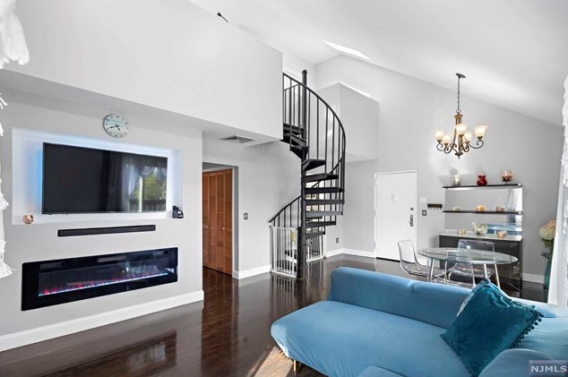 71 Presidential Dr, Englewood, NJ 07631