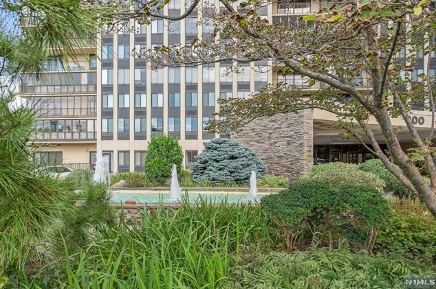 200 Winston Dr, Cliffside Park NJ  07010-3214 exterior