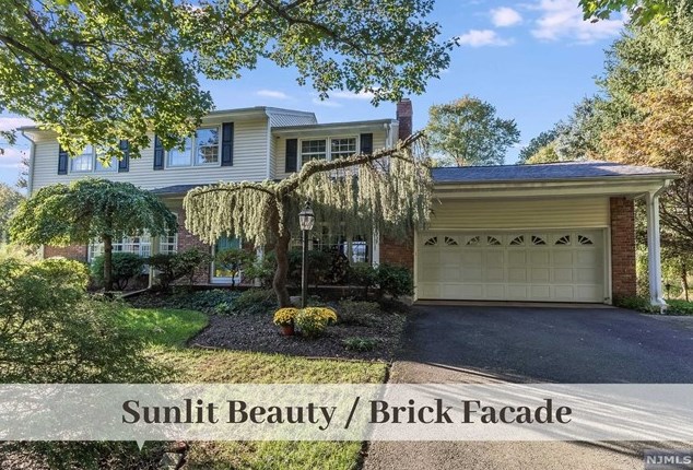 527 Richard Pl, Wyckoff, NJ 07481
