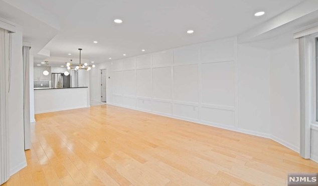 403 Rutledge Ct, Edgewater, NJ 07020