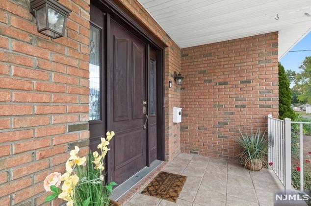 37 Henry St, Moonachie, NJ 07074