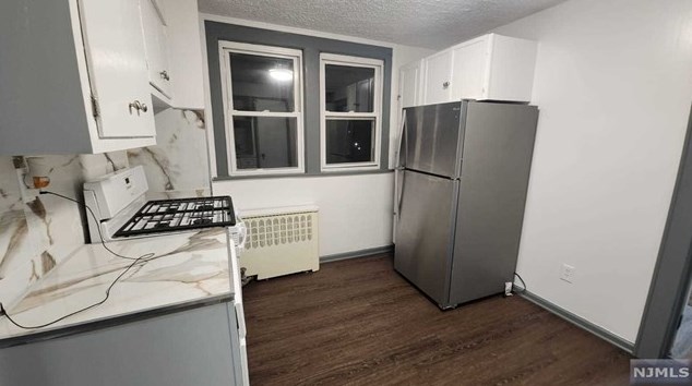 22 Market St #3, Outwater, NJ 07026