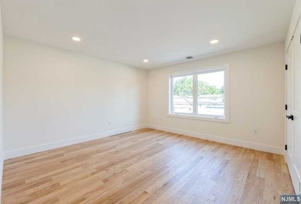 78 Chestnut St, Bergenfield NJ  07621-1432 exterior