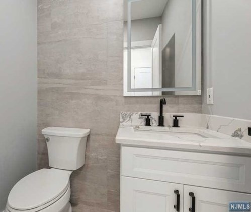 78 Chestnut St, Bergenfield NJ  07621-1432 exterior